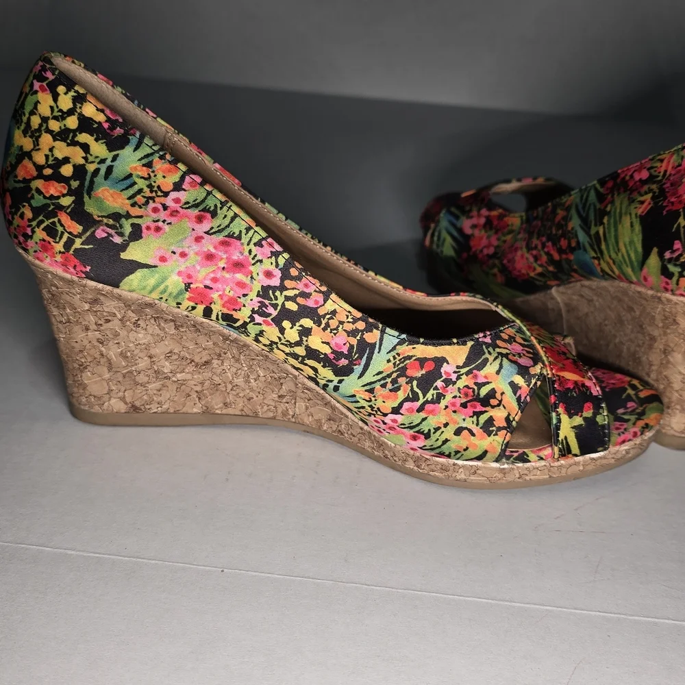 7.5 Dexflex Comfort Floral Wedge Peep-Toe Women's Shoes In Excellent Condition - Picture 8 of 9